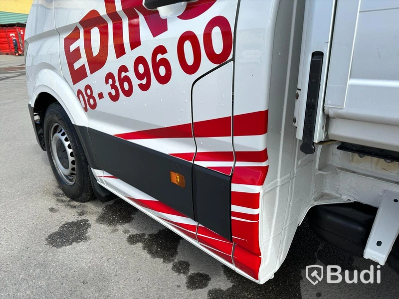 Lättlastbil Volkswagen Crafter 2.0 TDi | Palfingerkran, med långt flak | 9523mil
