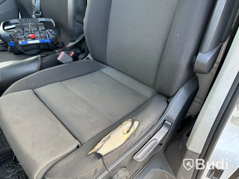 Lättlastbil Volkswagen Crafter 2.0 TDi | Palfingerkran, med långt flak | 9523mil