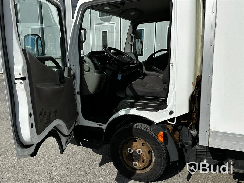 Lätt lastbil Nissan Cabstar, F24.15PF | 2010 | Ydreskåp med bakgavelslyft
