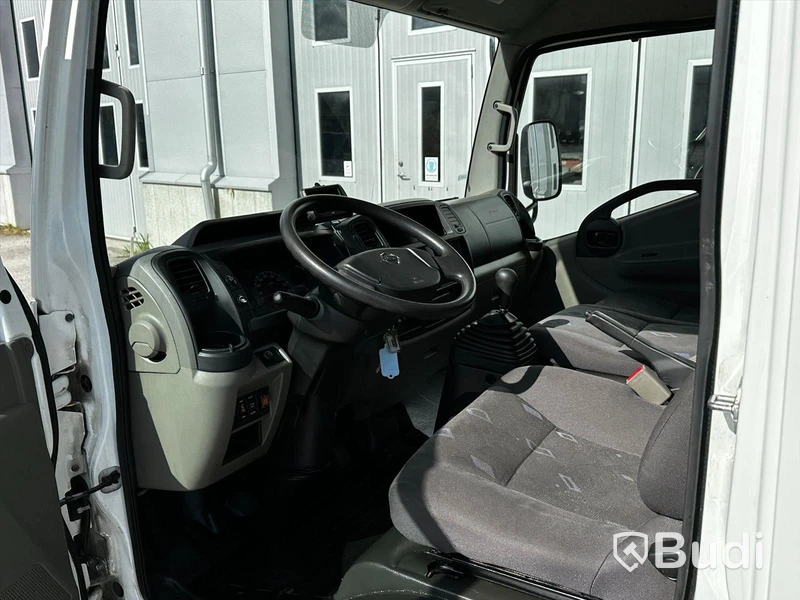 Lätt lastbil Nissan Cabstar, F24.15PF | 2010 | Ydreskåp med bakgavelslyft