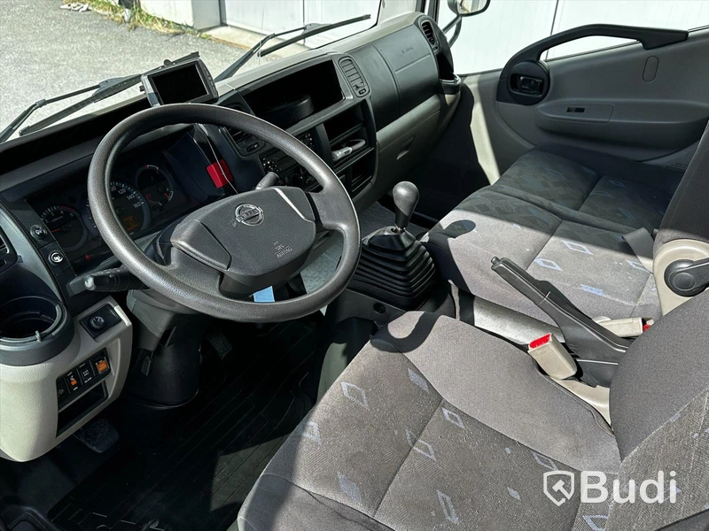Lätt lastbil Nissan Cabstar, F24.15PF | 2010 | Ydreskåp med bakgavelslyft