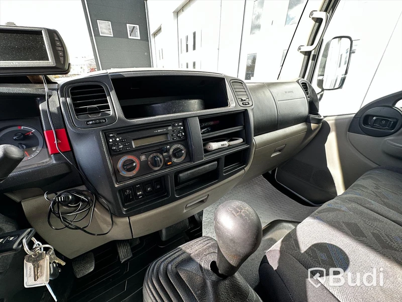 Lätt lastbil Nissan Cabstar, F24.15PF | 2010 | Ydreskåp med bakgavelslyft