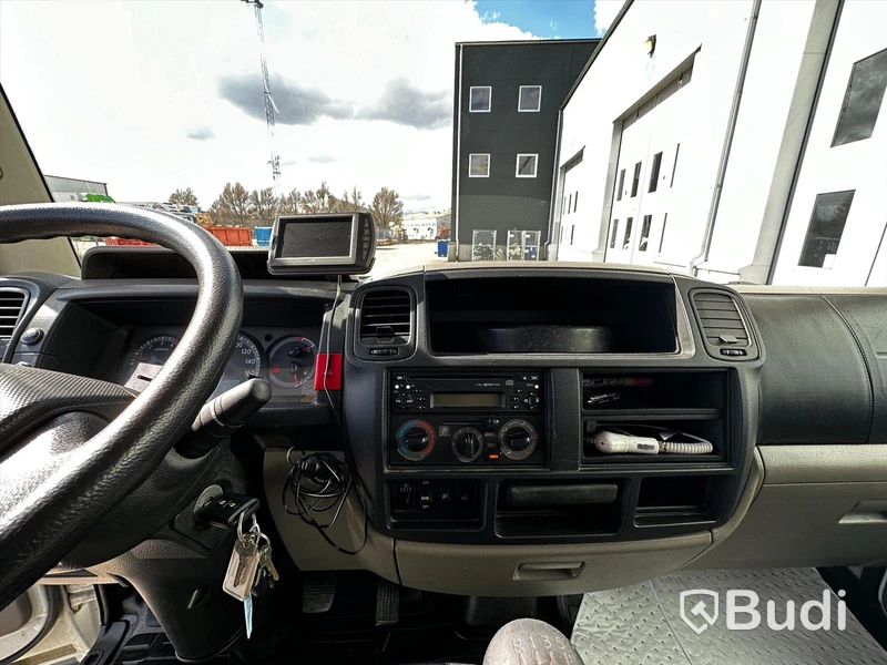 Lätt lastbil Nissan Cabstar, F24.15PF | 2010 | Ydreskåp med bakgavelslyft