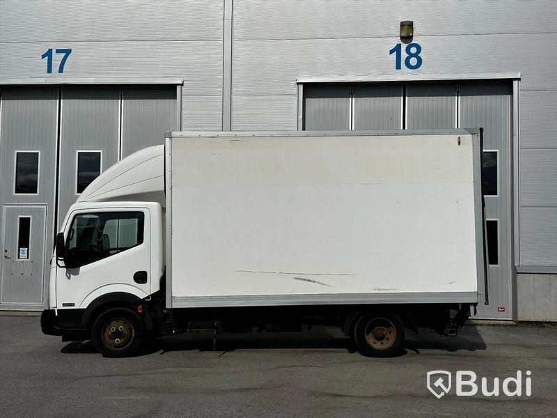 Lätt lastbil Nissan Cabstar, F24.15PF | 2010 | Ydreskåp med bakgavelslyft