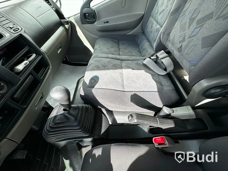 Lätt lastbil Nissan Cabstar, F24.15PF | 2010 | Ydreskåp med bakgavelslyft