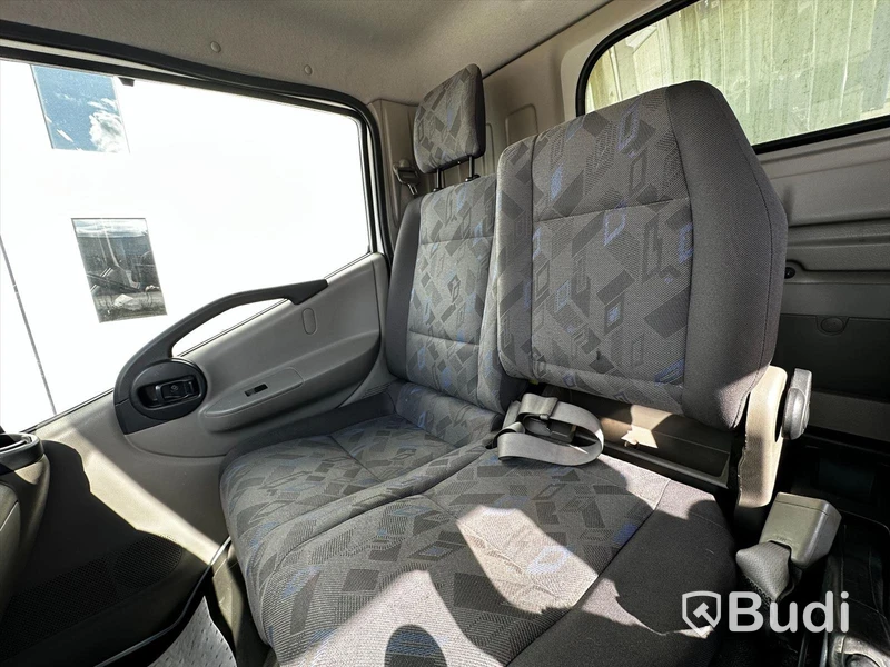 Lätt lastbil Nissan Cabstar, F24.15PF | 2010 | Ydreskåp med bakgavelslyft