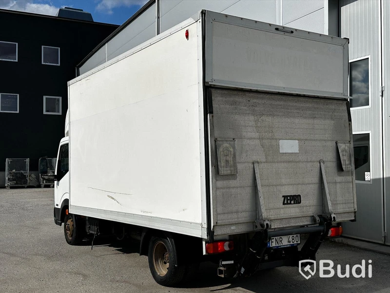 Lätt lastbil Nissan Cabstar, F24.15PF | 2010 | Ydreskåp med bakgavelslyft