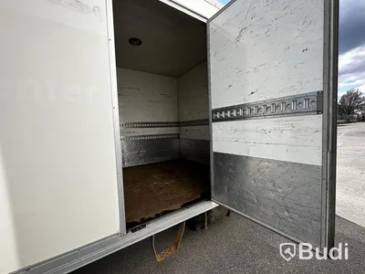 Lätt lastbil Nissan Cabstar, F24.15PF | 2010 | Ydreskåp med bakgavelslyft