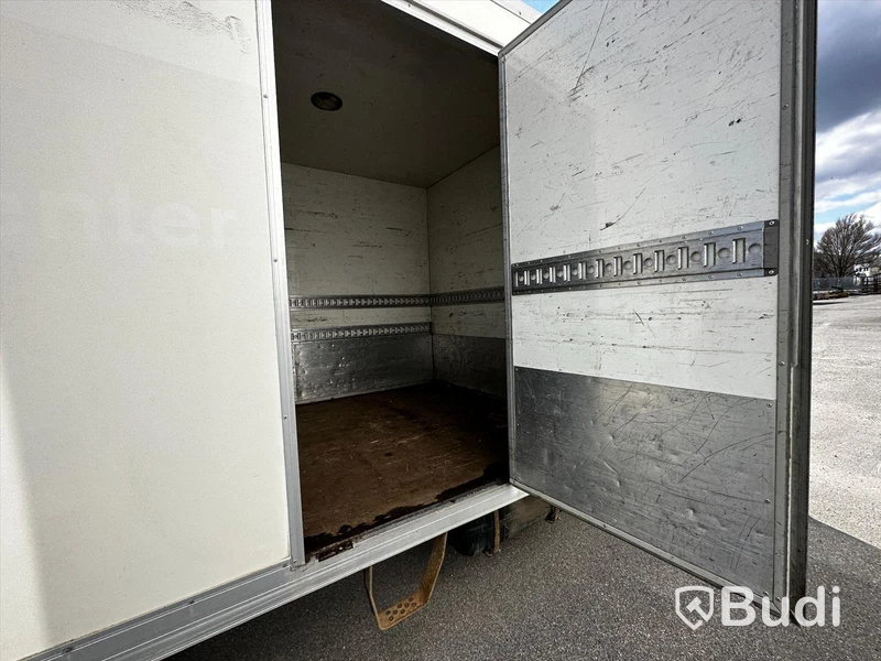 Lätt lastbil Nissan Cabstar, F24.15PF | 2010 | Ydreskåp med bakgavelslyft