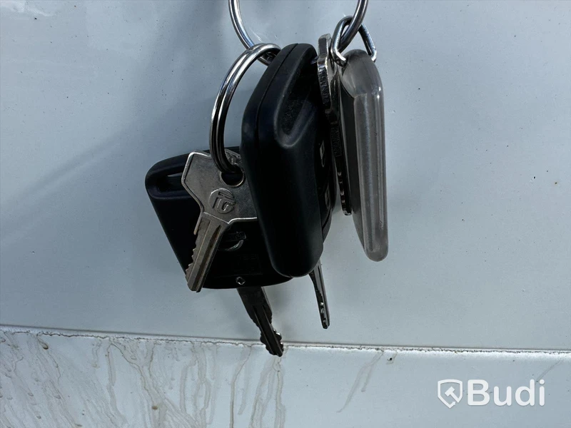 Lätt lastbil Nissan Cabstar, F24.15PF | 2010 | Ydreskåp med bakgavelslyft