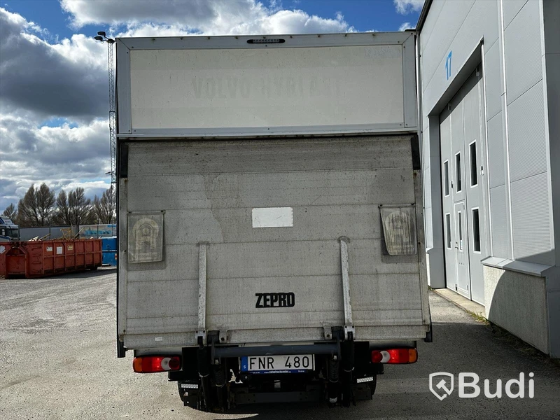 Lätt lastbil Nissan Cabstar, F24.15PF | 2010 | Ydreskåp med bakgavelslyft