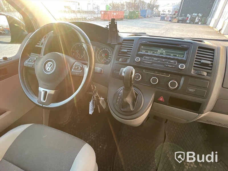 Lättlastbil Volkswagen Transporter T30 2.0 TDI DSG Sequential, 140hp, 2015