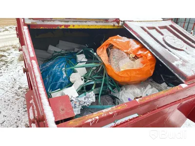 Liftdumpercontainer med innehåll (brännbart avfall)