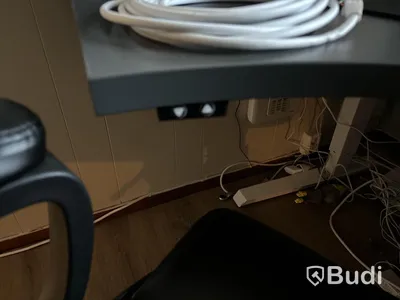Kontors & köksmöbler, tv, robotdammsugare m.m. Stort parti.