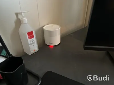 Kontors & köksmöbler, tv, robotdammsugare m.m. Stort parti.