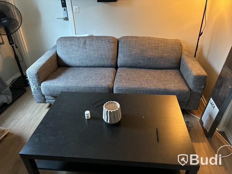Kontors & köksmöbler, tv, robotdammsugare m.m. Stort parti.
