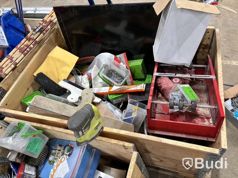Byggmaterial, verktyg och maskiner.