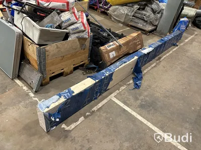 Byggmaterial, verktyg och maskiner.