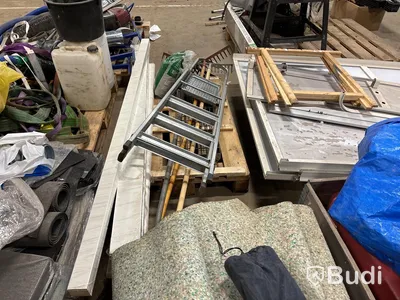 Byggmaterial, verktyg och maskiner.