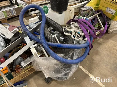 Byggmaterial, verktyg och maskiner.