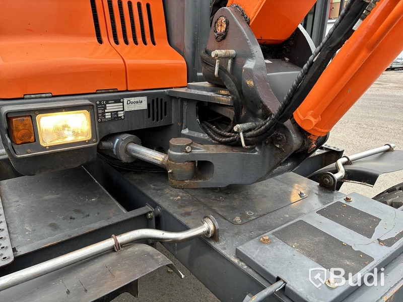 Hjulgrävare Doosan DX55W -2015 med tiltrotator, skopor & tjälkrok.