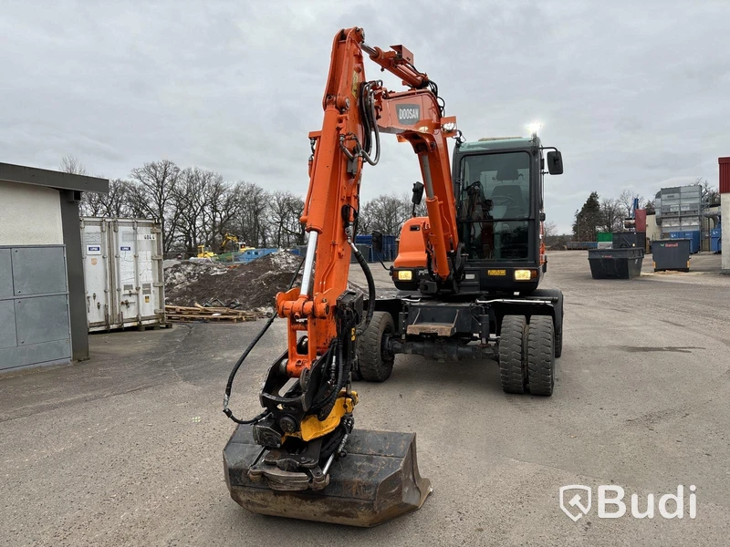 Hjulgrävare Doosan DX55W -2015 med tiltrotator, skopor & tjälkrok.