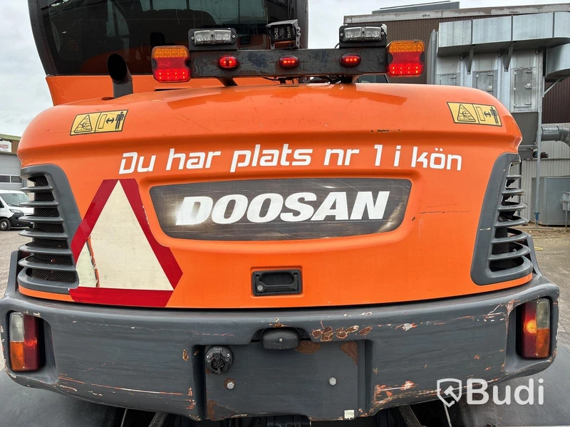 Hjulgrävare Doosan DX55W -2015 med tiltrotator, skopor & tjälkrok.