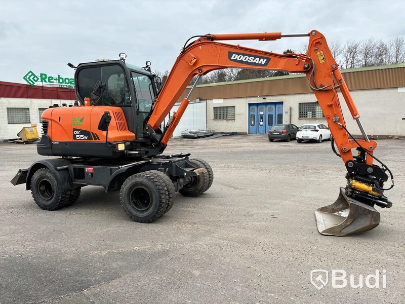 Hjulgrävare Doosan DX55W -2015 med tiltrotator, skopor & tjälkrok.