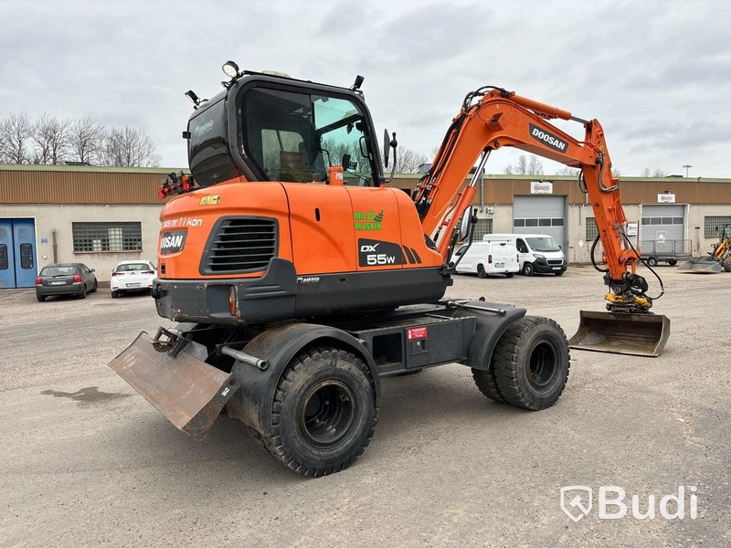 Hjulgrävare Doosan DX55W -2015 med tiltrotator, skopor & tjälkrok.