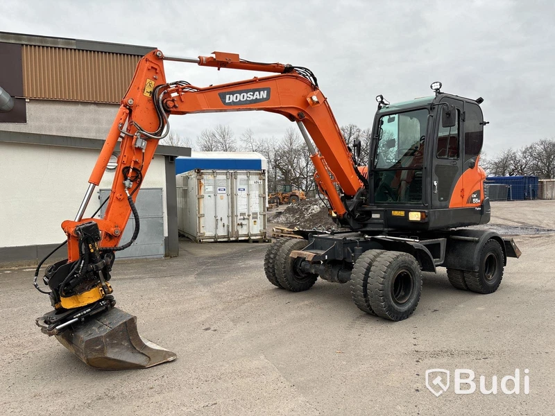 Hjulgrävare Doosan DX55W -2015 med tiltrotator, skopor & tjälkrok.
