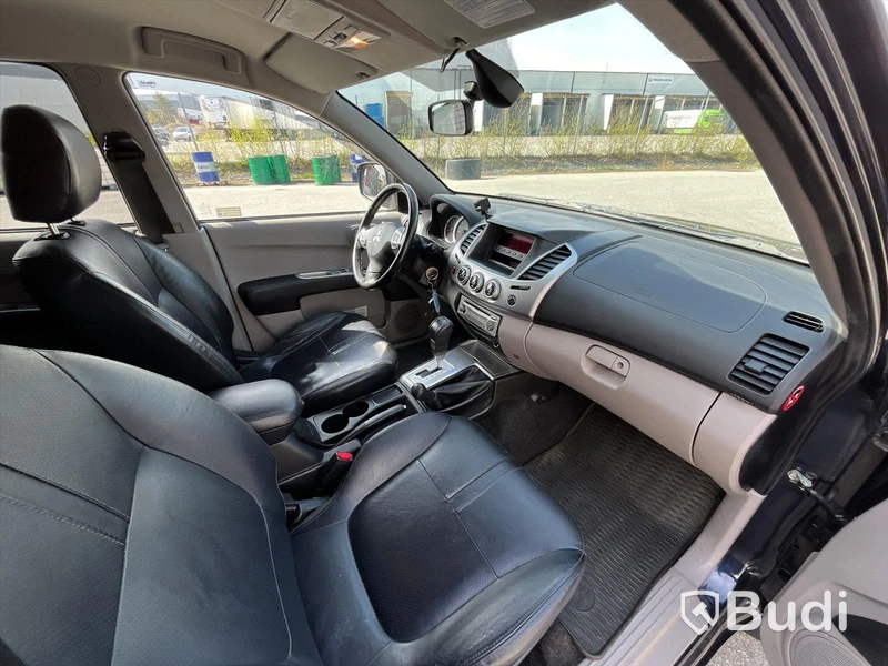 Personbil MITSUBISHI L200 2.5 Di-D 178hk -2012