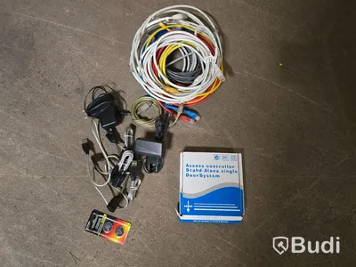 Låda med div elektronik & IT-utrustning