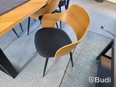 Kontorsmöbler, kaffemaskin m.m.