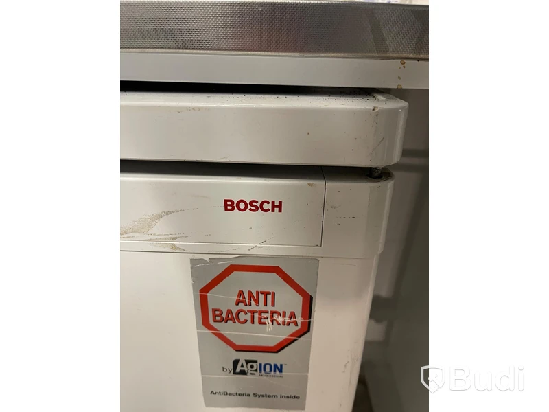 Kylskåp BOSH och Microvågsugn MATSUI