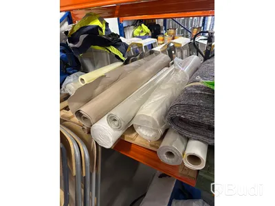 Parti med täckplast och papper