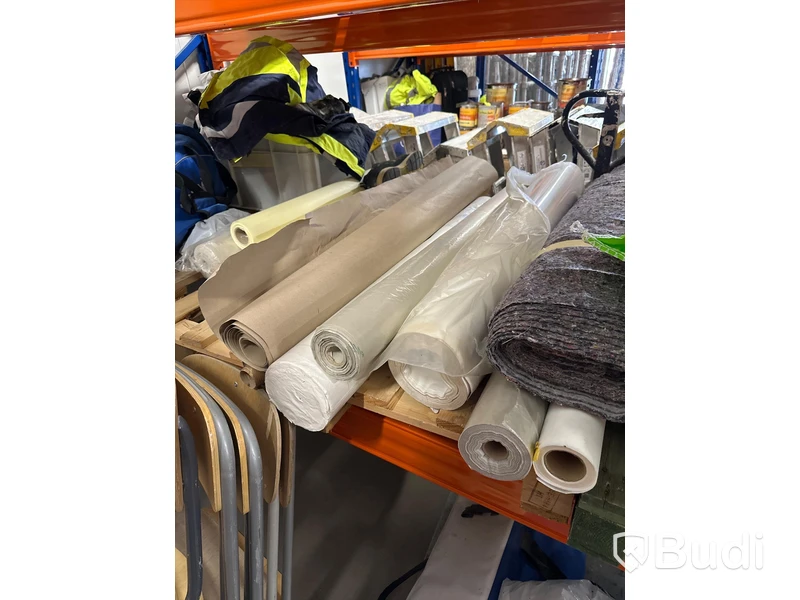 Parti med täckplast och papper