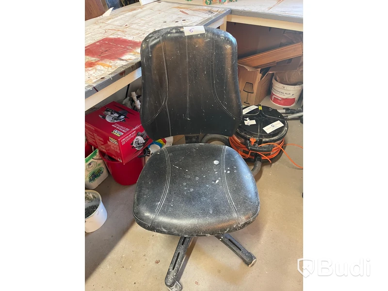 3 st målar bord och 2 st kontorsstolar