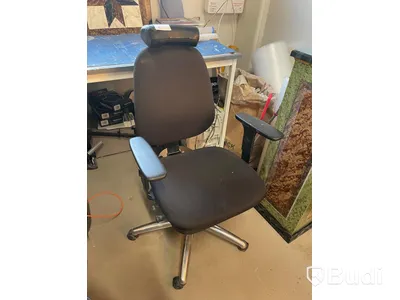 3 st målar bord och 2 st kontorsstolar