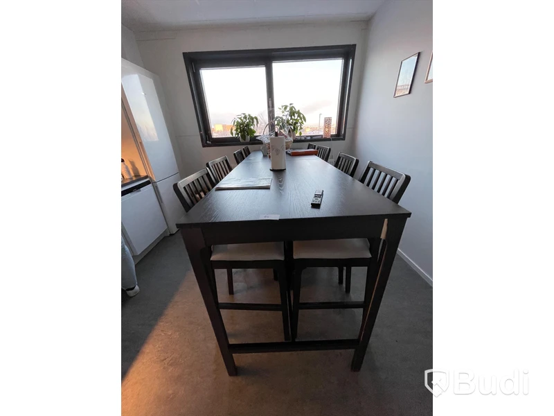 2 st barbord och 8 st barstolar