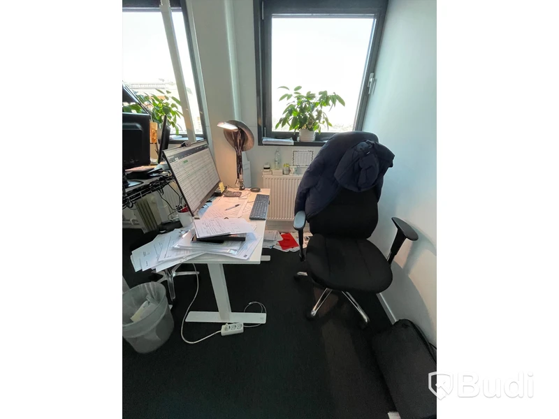 Kontorsmöbler Obs! Se beskrivning för vad som ingår i utropet