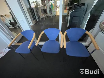 Kontorsmöbler Obs! Se beskrivning för vad som ingår i utropet