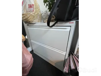 Kontorsmöbler Obs! Se beskrivning för vad som ingår i utropet