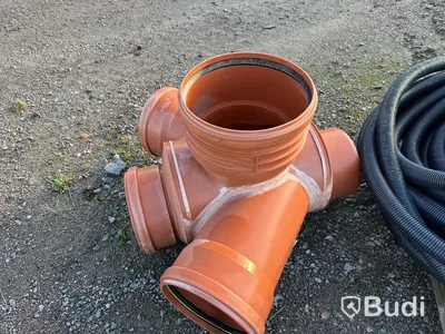 Parti med brunnar och tillbehör