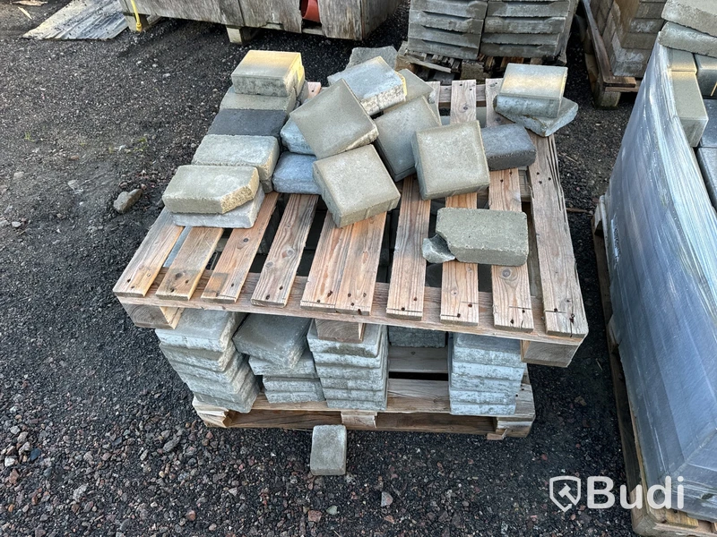 Ca. 15 st. pall med olika marksten