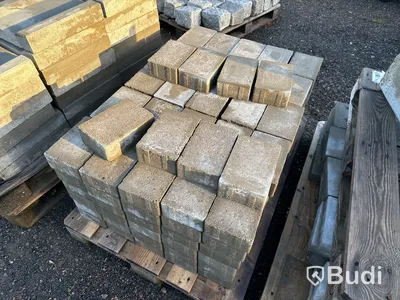 Ca. 15 st. pall med olika marksten