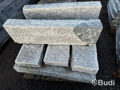 Ca. 5 st. pall med kantsten