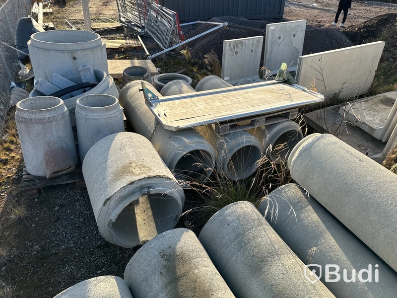 Stort parti med diverse betongfundament