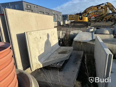 Stort parti med diverse betongfundament