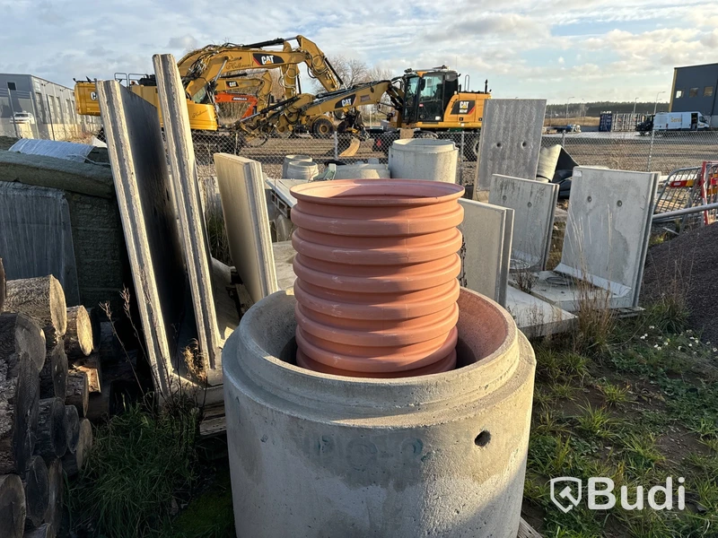 Stort parti med diverse betongfundament