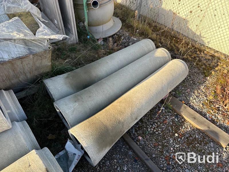 Stort parti med diverse betongfundament